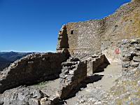 Chateau de Queribus, 2eme enceinte, Pt4, Caserne.jpg